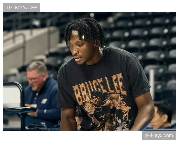 奥拉迪波无球跑动制造防守混乱，提升球队转换效率